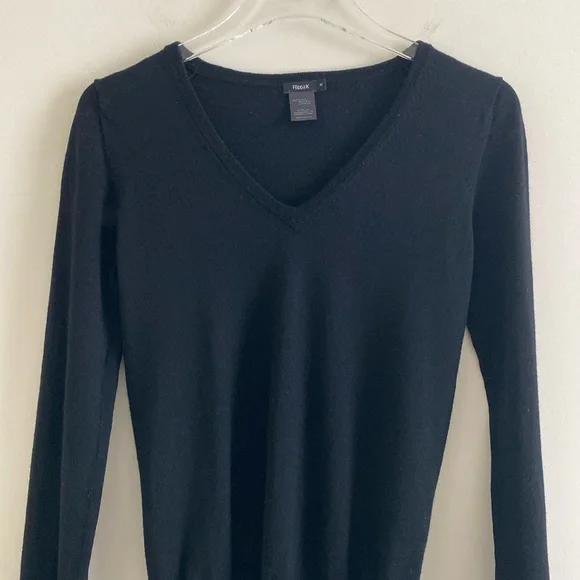 Filippa K Merino Wool V-Neck Sweater - Picture 5 of 15